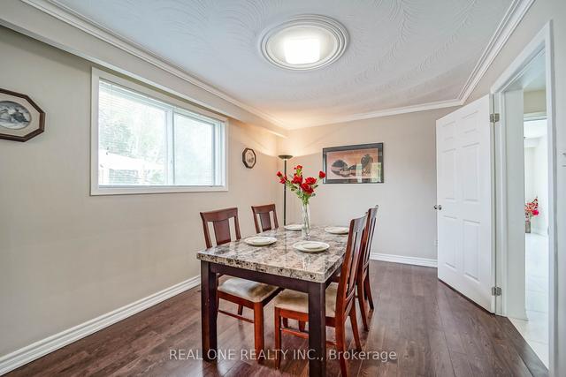 26 Ellenhall Sq, House detached with 4 bedrooms, 4 bathrooms and 4 parking in Toronto ON | Image 2