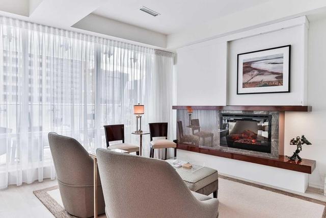 512 - 1 Bloor St E, Condo with 2 bedrooms, 3 bathrooms and 2 parking in Toronto ON | Image 7