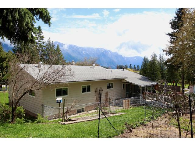 507 33rd Avenue N, House detached with 3 bedrooms, 3 bathrooms and null parking in Central Kootenay B BC | Image 35