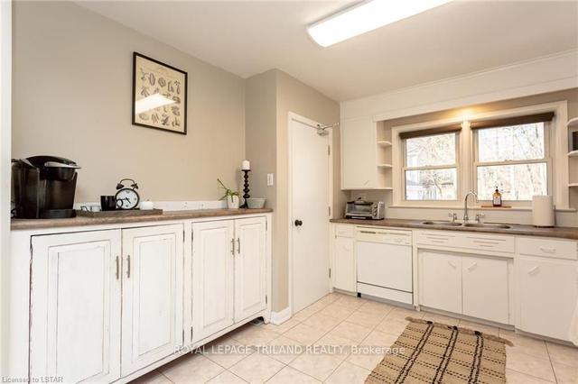 8 Gower St, House detached with 2 bedrooms, 2 bathrooms and 4 parking in London ON | Image 39