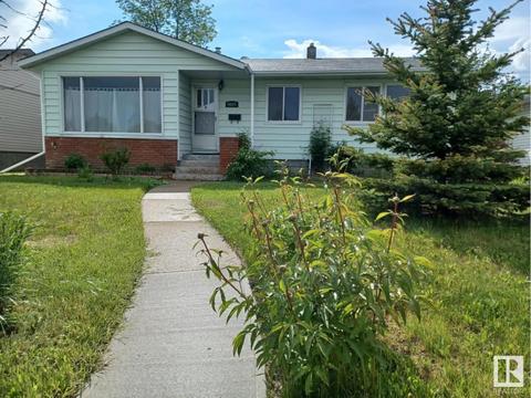 9024 148 St Nw, House detached with 3 bedrooms, 2 bathrooms and null parking in Edmonton AB | Card Image