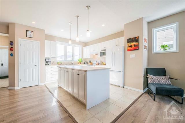 404 Sweetflag Street, Townhouse with 3 bedrooms, 3 bathrooms and 2 parking in Ottawa ON | Image 6