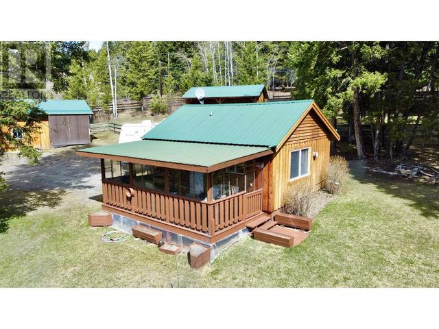 6389 Highland Crescent, House detached with 1 bedrooms, 1 bathrooms and null parking in Cariboo L BC | Image 3