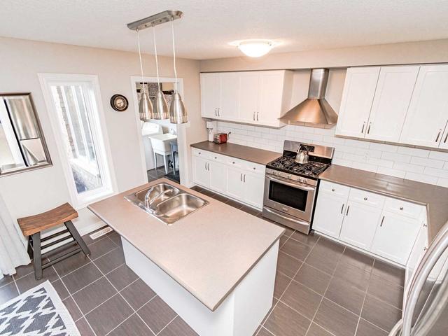 706 Victoria Rd, House attached with 3 bedrooms, 4 bathrooms and 2 parking in Guelph ON | Image 3