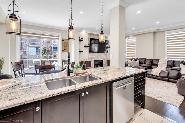 2486 Village Common Drive, House attached with 6 bedrooms, 4 bathrooms and 4 parking in Oakville ON | Image 9