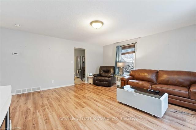 549 Cromwell St, House detached with 2 bedrooms, 1 bathrooms and 3 parking in Sarnia ON | Image 17