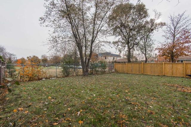 1 Cloebury Crt, House detached with 3 bedrooms, 3 bathrooms and 6 parking in Toronto ON | Image 4