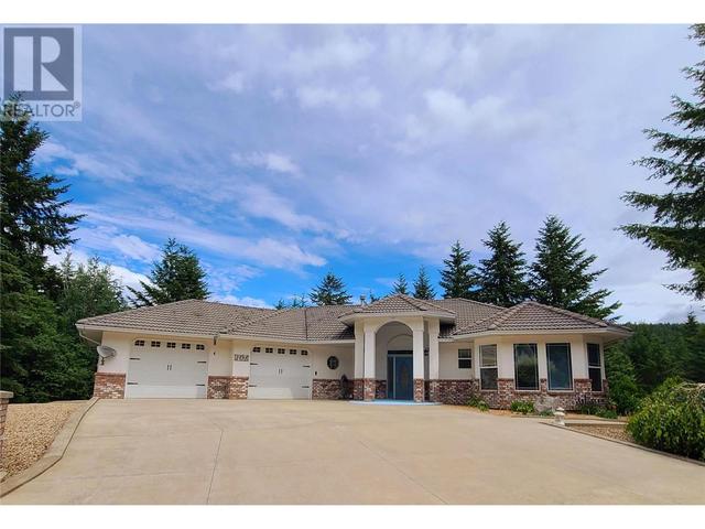 2588 Glenmount Place, House detached with 4 bedrooms, 4 bathrooms and 2 parking in Columbia Shuswap C BC | Image 1