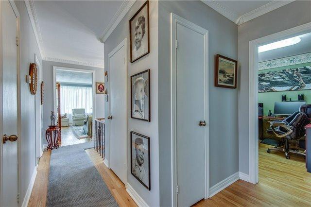 74 Brimorton Dr, House detached with 3 bedrooms, 2 bathrooms and 2 parking in Toronto ON | Image 2