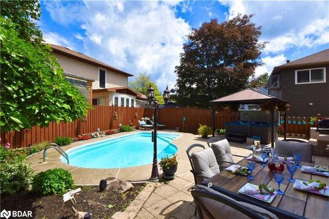 114 Browning Tr, House detached with 3 bedrooms, 3 bathrooms and 6 parking in Barrie ON | Image 10