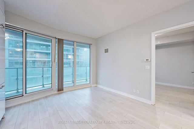 905 - 2221 Yonge St, Condo with 1 bedrooms, 1 bathrooms and 0 parking in Toronto ON | Image 2