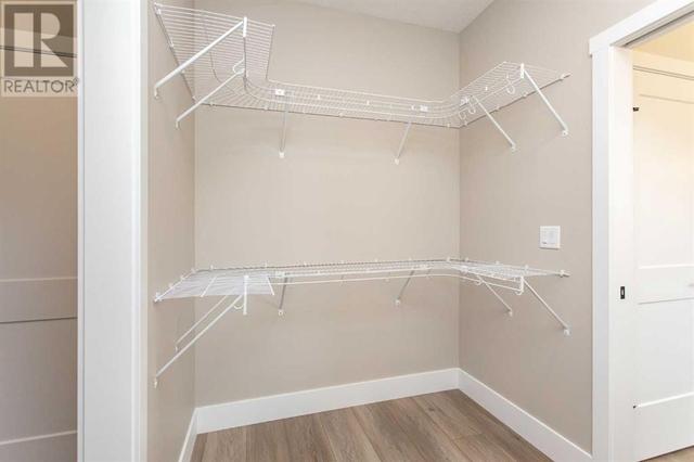With walk-in closet | Image 14