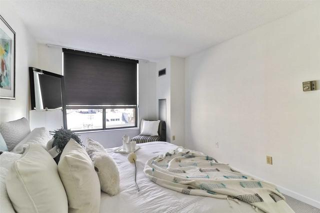 504 - 47 St Clair Ave W, Condo with 2 bedrooms, 2 bathrooms and 1 parking in Toronto ON | Image 18