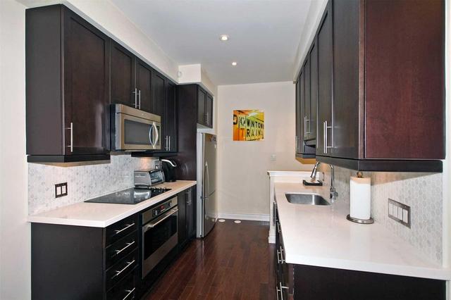 2156 Bayview Ave, Townhouse with 3 bedrooms, 3 bathrooms and 1 parking in Toronto ON | Image 7