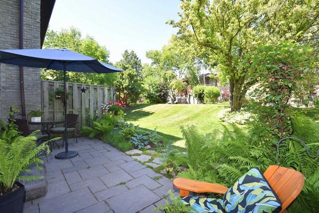 564 Forestwood Cres, Condo with 3 bedrooms, 2 bathrooms and 2 parking in Burlington ON | Image 21