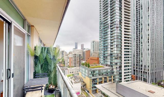 1306 - 8 Scollard St, Condo with 1 bedrooms, 1 bathrooms and 0 parking in Toronto ON | Image 5