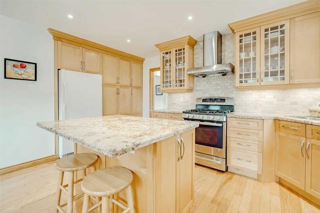1238 Donlea Cres, House detached with 4 bedrooms, 3 bathrooms and 6 parking in Oakville ON | Image 2