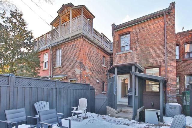 28 Mackenzie Cres, House semidetached with 2 bedrooms, 3 bathrooms and 0 parking in Toronto ON | Image 31