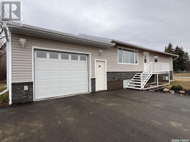 929 Veterans Avenue, House detached with 4 bedrooms, 2 bathrooms and null parking in Esterhazy SK | Image 2