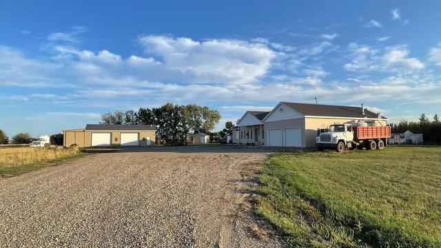 115027 Range Rd 232, House detached with 5 bedrooms, 3 bathrooms and 6 parking in Lethbridge County AB | Image 2