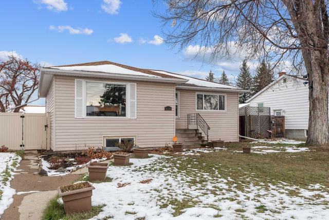 4118 36 Street, House detached with 4 bedrooms, 2 bathrooms and 2 parking in Red Deer AB | Image 2
