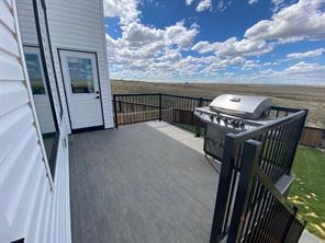 1286 Pacific Circle W, House detached with 4 bedrooms, 3 bathrooms and 2 parking in Lethbridge County AB | Image 2