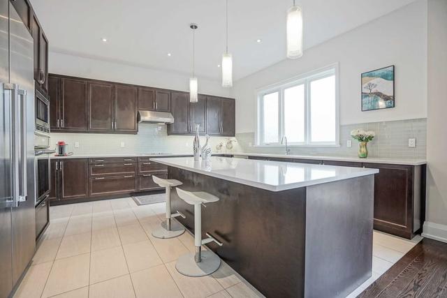 17 Francesco Crt, House detached with 4 bedrooms, 5 bathrooms and 6 parking in Markham ON | Image 37