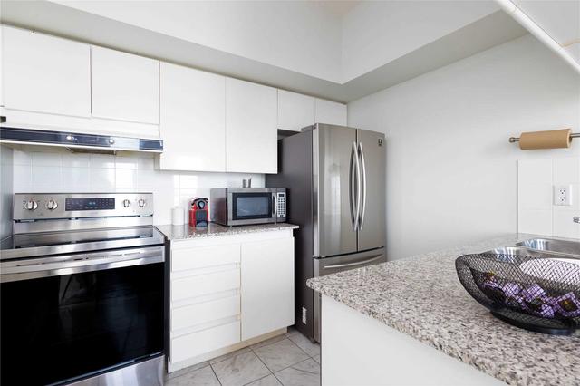 923 - 230 Queens Quay W, Condo with 1 bedrooms, 1 bathrooms and 1 parking in Toronto ON | Image 2