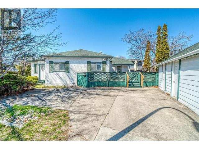 1967 Abbott Street, House detached with 2 bedrooms, 1 bathrooms and 1 parking in Kelowna BC | Image 25