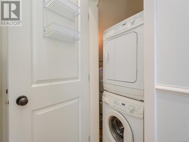 3 - 220 Moss St, Condo with 2 bedrooms, 1 bathrooms and 1 parking in Victoria BC | Image 29