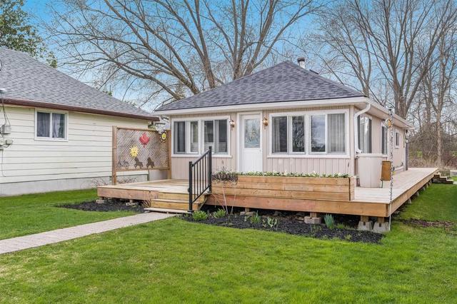 1528 Houston Ave, House detached with 2 bedrooms, 1 bathrooms and 5 parking in Innisfil ON | Image 1