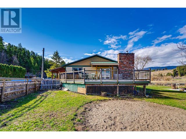 4574 Larkin X Road, House detached with 5 bedrooms, 3 bathrooms and 6 parking in Spallumcheen BC | Image 3