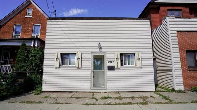 207 Sherman Avenue N, House detached with 2 bedrooms, 1 bathrooms and 3 parking in Hamilton ON | Image 1