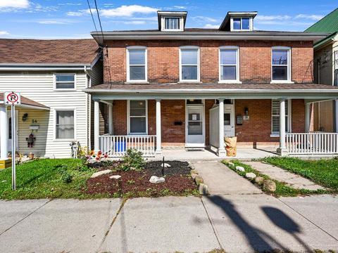 56 Pearl Street E, Home with 3 bedrooms, 2 bathrooms and 1 parking in Brockville ON | Card Image