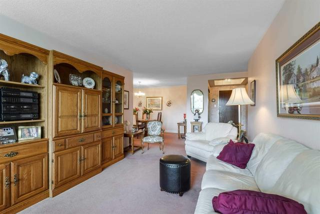 307 - 22 Hanover Rd, Condo with 2 bedrooms, 2 bathrooms and 2 parking in Brampton ON | Image 6