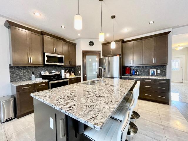 108 Comeau Crescent, House detached with 7 bedrooms, 4 bathrooms and 6 parking in Wood Buffalo AB | Image 2