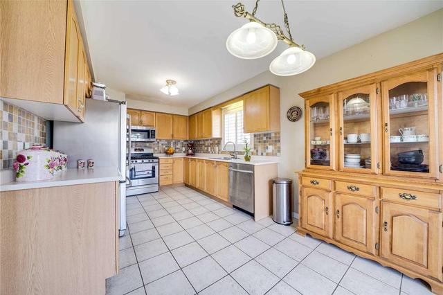 39 Morgante Crt, House detached with 4 bedrooms, 3 bathrooms and 2 parking in Hamilton ON | Image 9