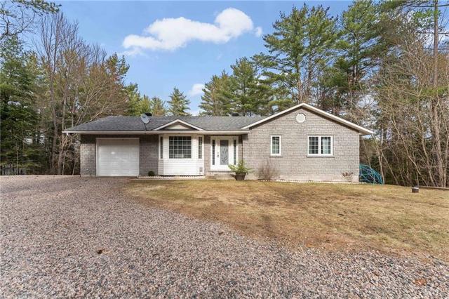 1607 Witt Road, House detached with 3 bedrooms, 3 bathrooms and 8 parking in Laurentian Valley ON | Image 1