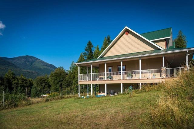 6291 Mill Creek Road, House detached with 4 bedrooms, 3 bathrooms and 10 parking in Central Kootenay E BC | Image 5