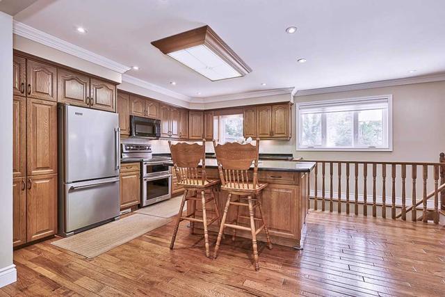 250 Ontario St S, House detached with 3 bedrooms, 4 bathrooms and 20 parking in Milton ON | Image 2