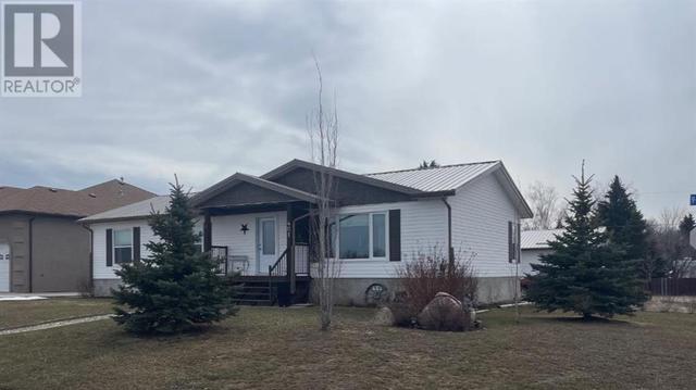 401 9 Avenue, House other with 3 bedrooms, 1 bathrooms and 6 parking in Bassano AB | Image 2