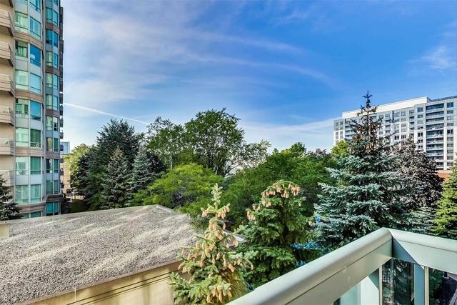 404 - 2 Covington Rd, Condo with 2 bedrooms, 2 bathrooms and 1 parking in Toronto ON | Image 7