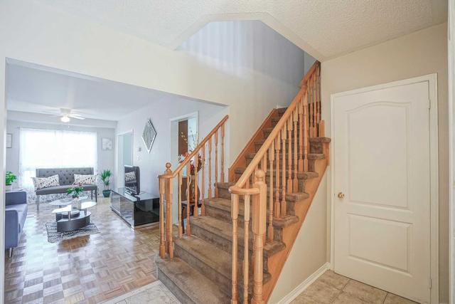 6110 Windfleet Cres, House attached with 3 bedrooms, 4 bathrooms and 3 parking in Mississauga ON | Image 23