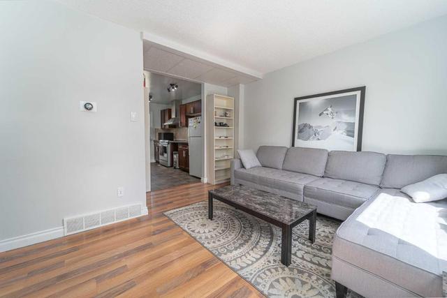 1402 Ashgrove Road S, Home with 2 bedrooms, 1 bathrooms and 2 parking in Lethbridge AB | Image 3