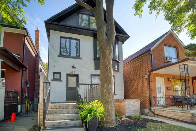 697 Crawford St, House detached with 5 bedrooms, 5 bathrooms and 2 parking in Toronto ON | Image 1