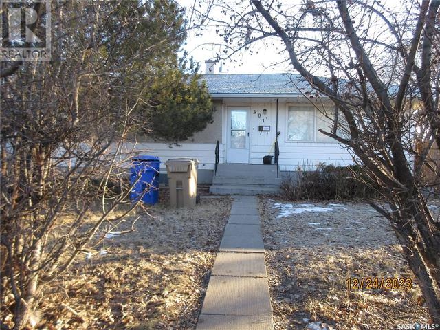 301 Halifax Street N, House detached with 3 bedrooms, 1 bathrooms and null parking in Regina SK | Image 1