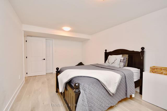16 Crestwood Dr, House detached with 2 bedrooms, 3 bathrooms and 6 parking in Barrie ON | Image 22