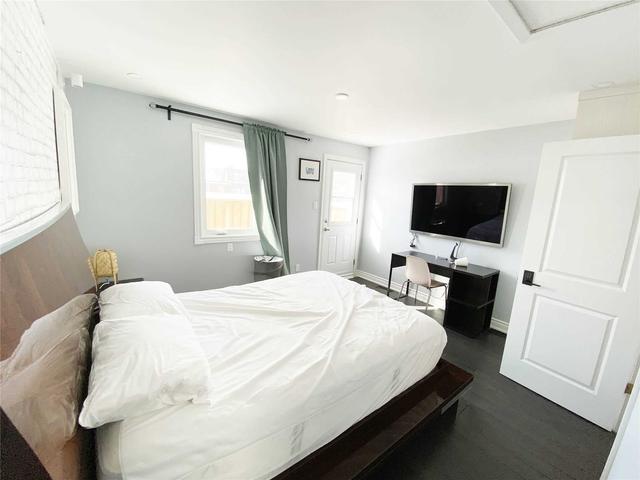 568 Delaware Ave N, House detached with 4 bedrooms, 5 bathrooms and 2 parking in Toronto ON | Image 4