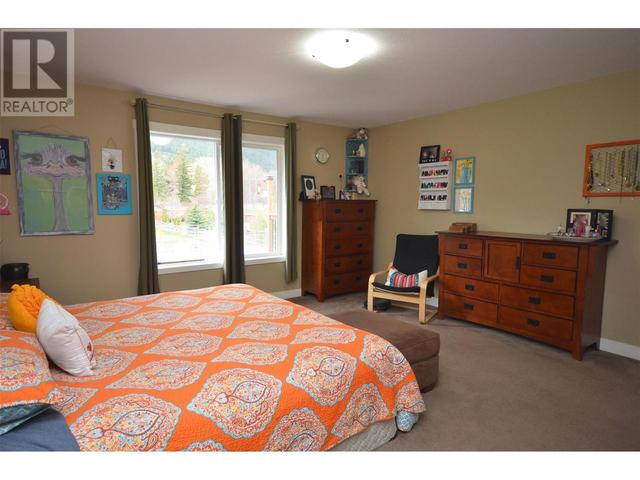 2912 Chase Falkland Road, House detached with 3 bedrooms, 2 bathrooms and 2 parking in Columbia Shuswap D BC | Image 24