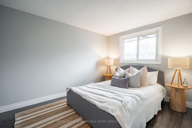 16 - 125 Limeridge Rd W, Townhouse with 3 bedrooms, 2 bathrooms and 1 parking in Hamilton ON | Image 3